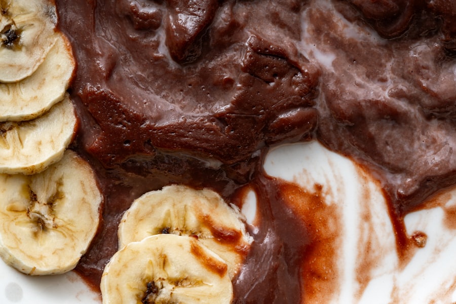 Choco Vibe: Açaí, plátano, fresa, granola y crema de avellana y cacao.